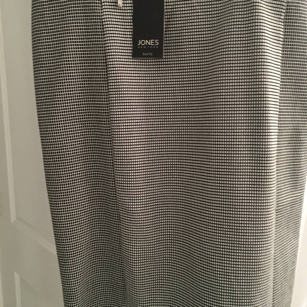 Jones New York Skirt Black and white check size 12